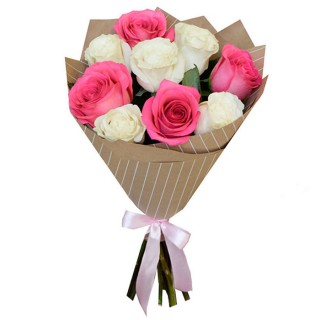 Букет Белые и розовые розы в крафте 9 шт
